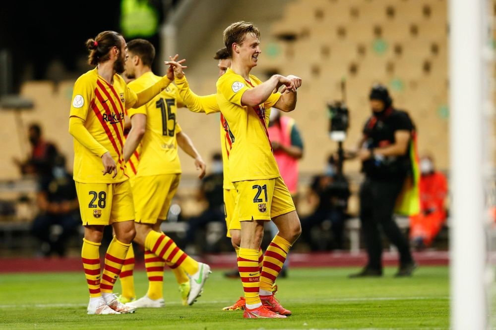 Jucătorul despre care Messi i-a zis lui Koeman că Barca 'joacă în 10 cu el pe teren' a ajuns titularul lui Xavi _3