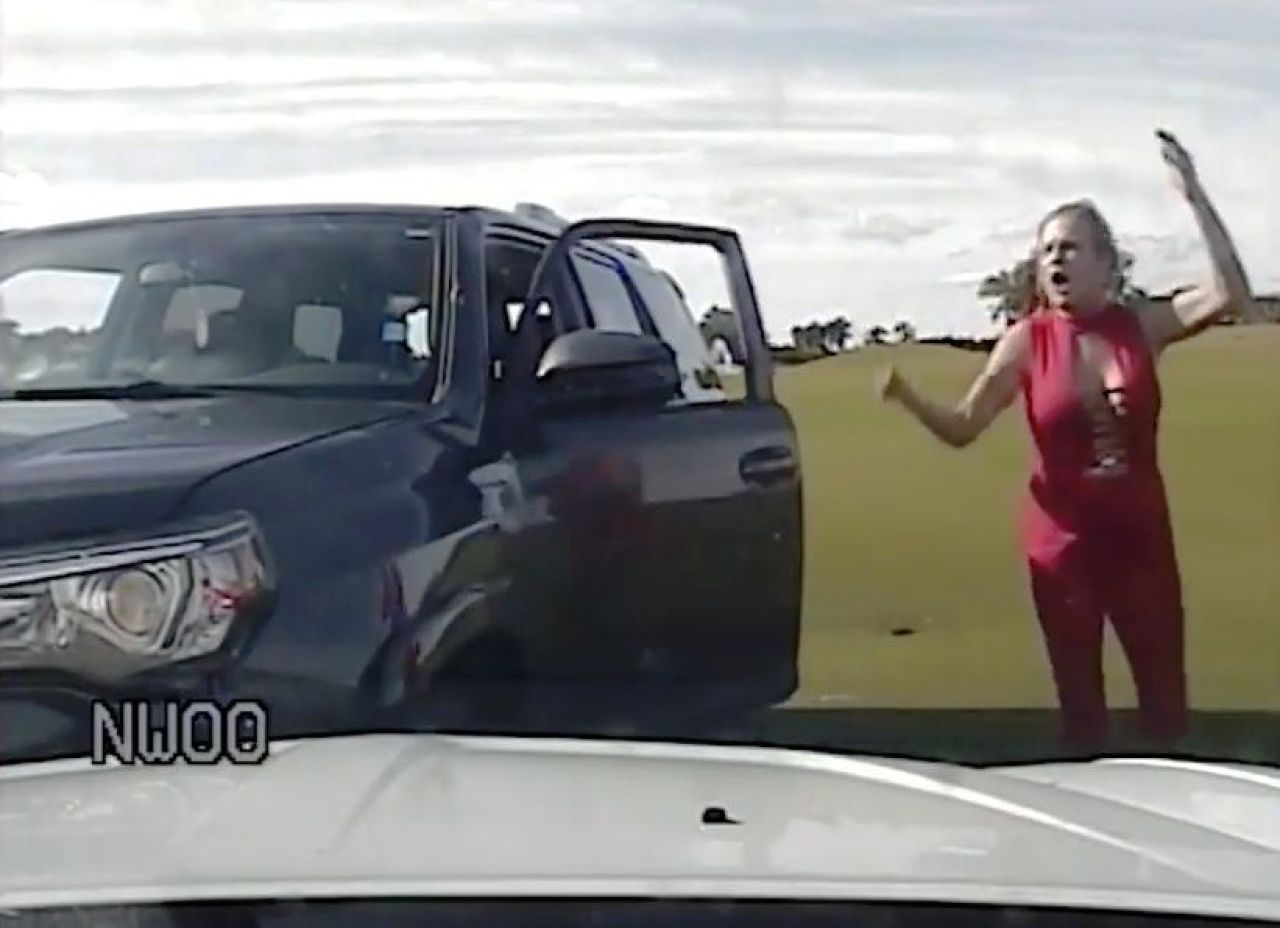 A fost urmărită de poliție pe terenul de golf! O pensionară din SUA a oferit imaginile săptămânii _3