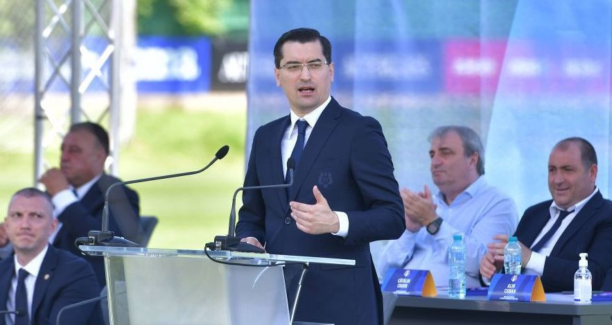 Burleanu nu joacă, Burleanu nu antrenează. P&acirc;nă acum, a făcut bine ce ținea de el