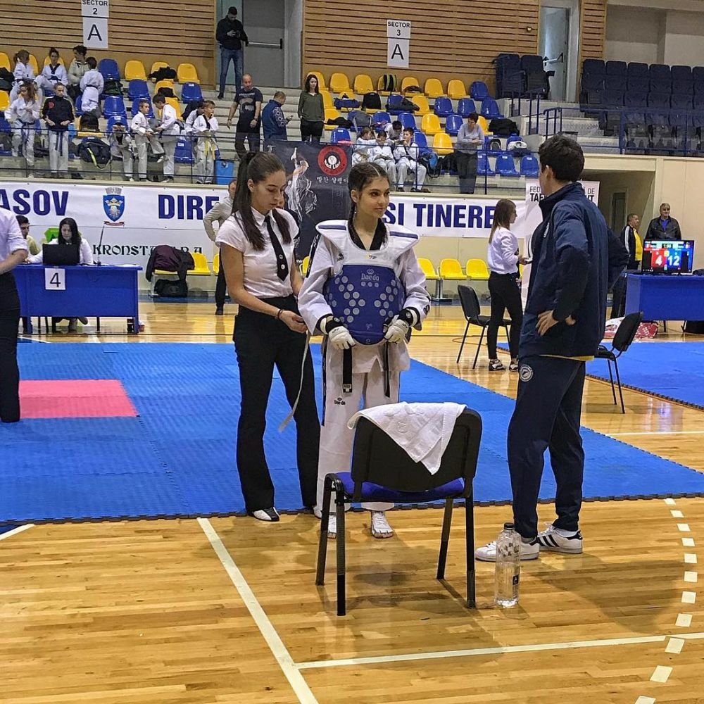 Spectacol în tabăra Faimoșilor la Survivor! Robert Niță: „Sunt bun și mă vede din ce în ce mai multă lume!” Campioana Elena Chiriac, printre cele mai sexy apariții_7