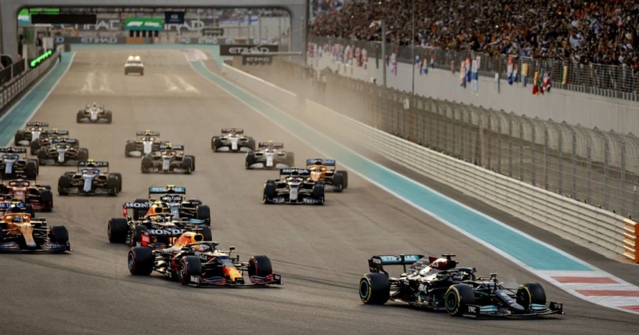 Sir Lewis Hamilton! Multiplul campion de Formula 1 a fost înnobilat astăzi la Castelul Windsor_1