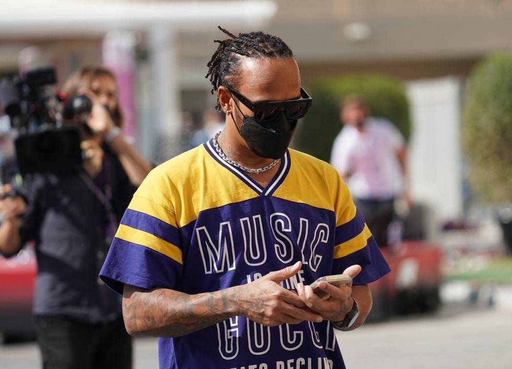 Sir Lewis Hamilton! Multiplul campion de Formula 1 a fost înnobilat astăzi la Castelul Windsor_3