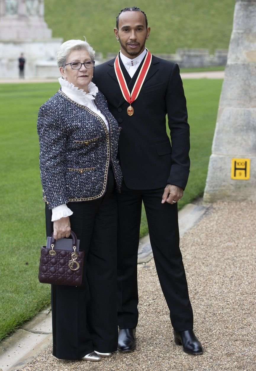 Sir Lewis Hamilton! Multiplul campion de Formula 1 a fost înnobilat astăzi la Castelul Windsor_4