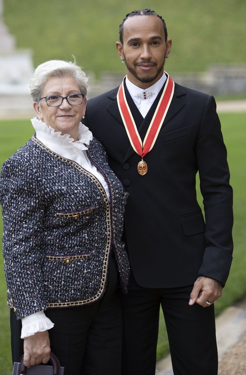 Sir Lewis Hamilton! Multiplul campion de Formula 1 a fost înnobilat astăzi la Castelul Windsor_5