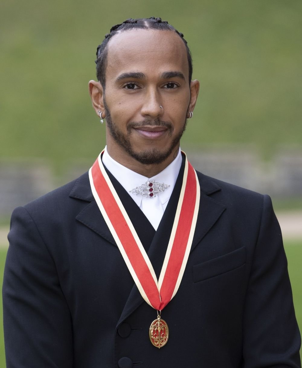 Sir Lewis Hamilton! Multiplul campion de Formula 1 a fost înnobilat astăzi la Castelul Windsor_6