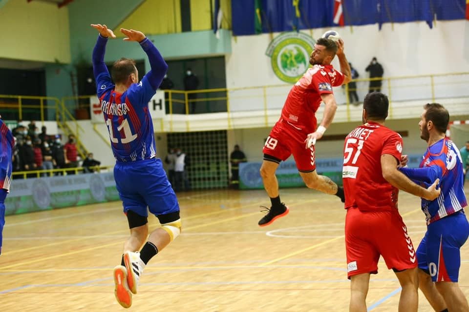Dinamo a desființat-o pe Steaua în derbiul handbalului românesc. Victorie la scor obținută de „dulăi”_4