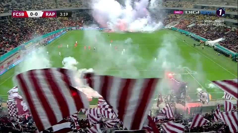 Au dat foc „Arenei Naționale!” FCSB-Rapid, oprit de fanii care au aruncat torțe pe gazon. „Roș-albaștrii”, mesaj pentru Becali_4