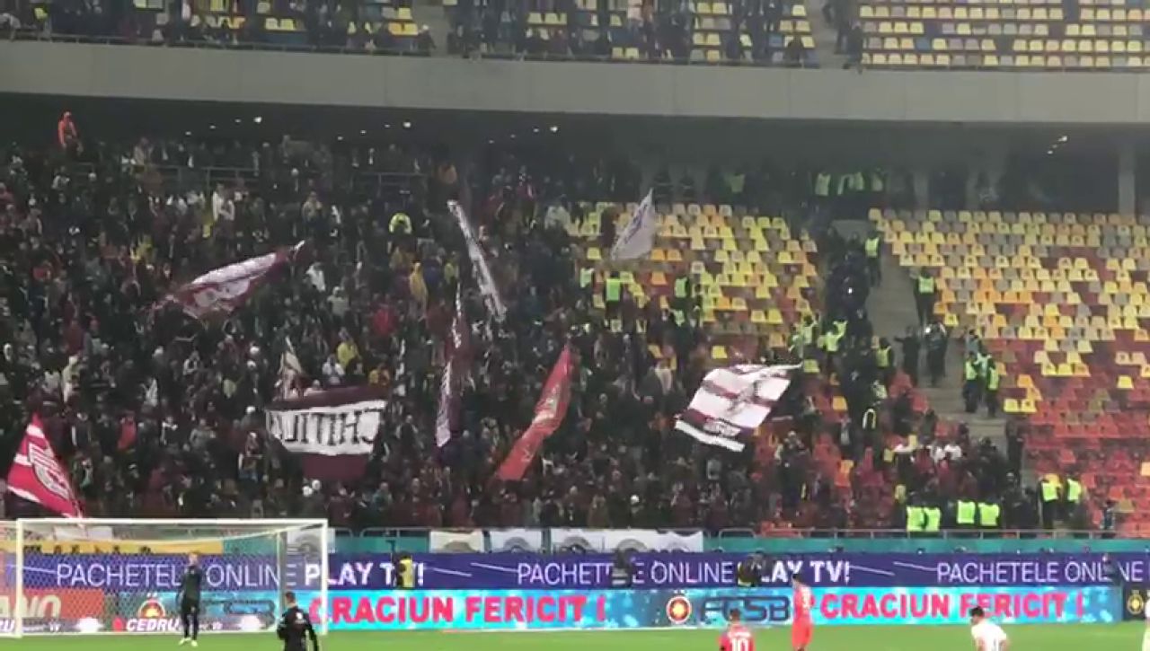 „Război” în tribunele Arenei Naționale! Suporterii celor două rivale s-au încăierat. Jandarmii au intervenit în forță_4