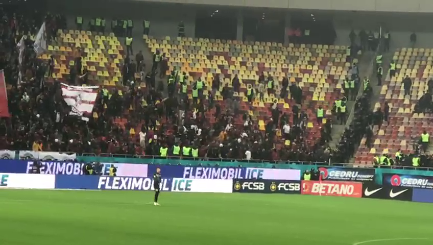 „Război” în tribunele Arenei Naționale! Suporterii celor două rivale s-au încăierat. Jandarmii au intervenit în forță_9