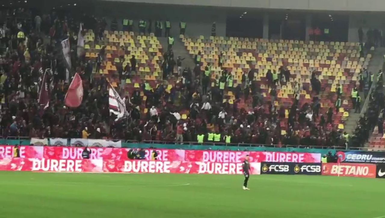 „Război” în tribunele Arenei Naționale! Suporterii celor două rivale s-au încăierat. Jandarmii au intervenit în forță_10