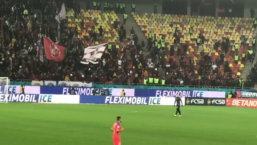„Război” în tribunele Arenei Naționale! Suporterii celor două rivale s-au încăierat. Jandarmii au intervenit în forță_11