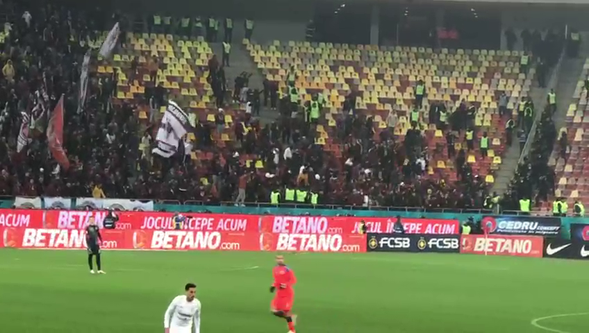 „Război” în tribunele Arenei Naționale! Suporterii celor două rivale s-au încăierat. Jandarmii au intervenit în forță_13