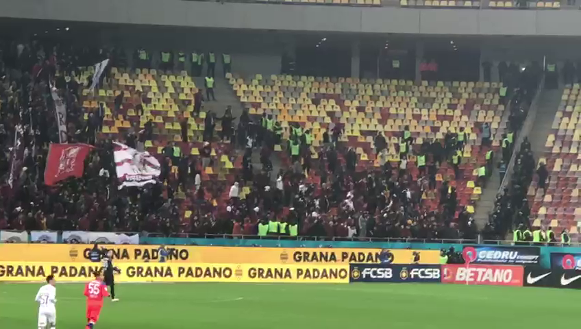„Război” în tribunele Arenei Naționale! Suporterii celor două rivale s-au încăierat. Jandarmii au intervenit în forță_14