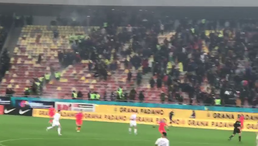 „Război” în tribunele Arenei Naționale! Suporterii celor două rivale s-au încăierat. Jandarmii au intervenit în forță_17