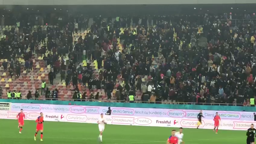 „Război” în tribunele Arenei Naționale! Suporterii celor două rivale s-au încăierat. Jandarmii au intervenit în forță_18