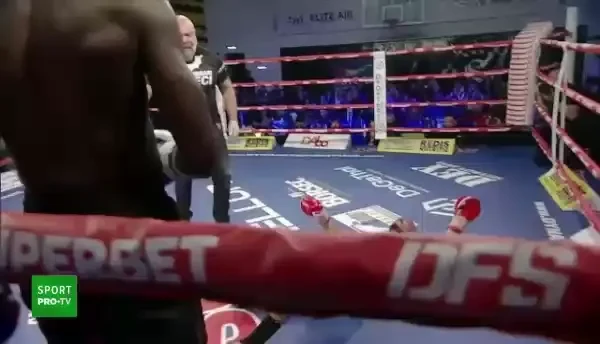 KO de senzație la ”Noaptea Campionilor”! Bogdan Năstase, lovit cu genunchiul în față de adversar