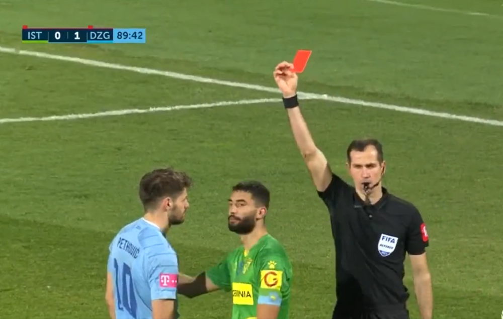 Scene incredibile în fotbal! Un jucător a fost eliminat de arbitru din cauza modului în care a executat un penalty _4