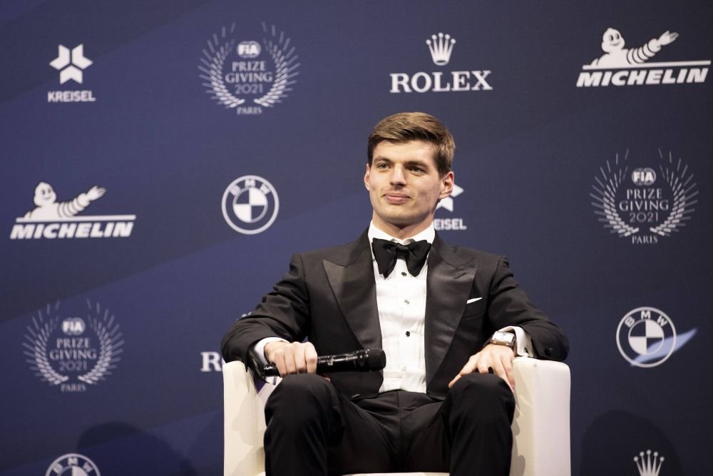 Verstappen, 'umilit' de un puști la gala la care a primit trofeul de campion mondial. Imaginile s-au viralizat imediat_4