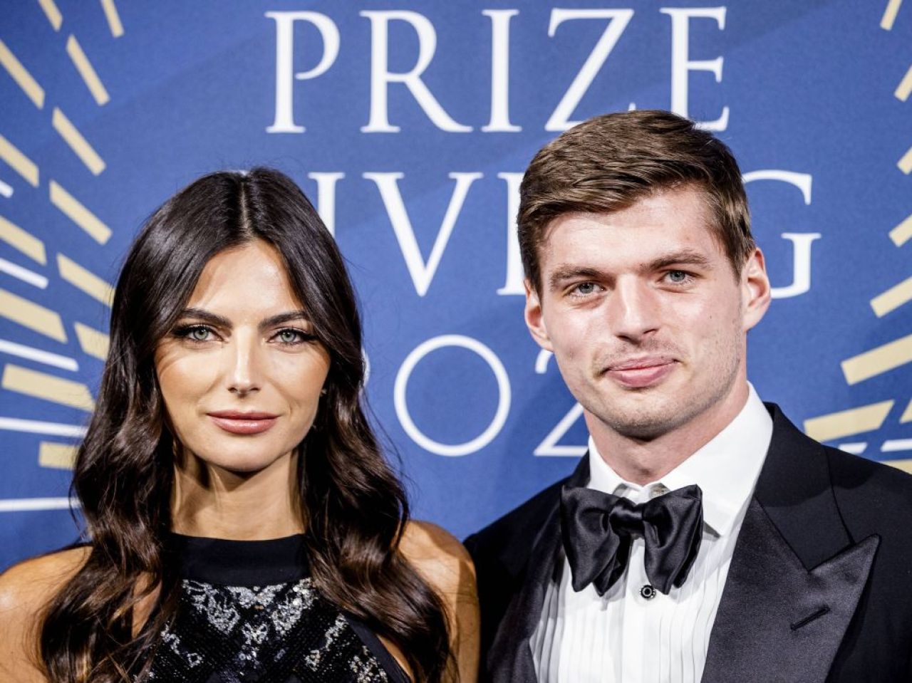 Verstappen, 'umilit' de un puști la gala la care a primit trofeul de campion mondial. Imaginile s-au viralizat imediat_5