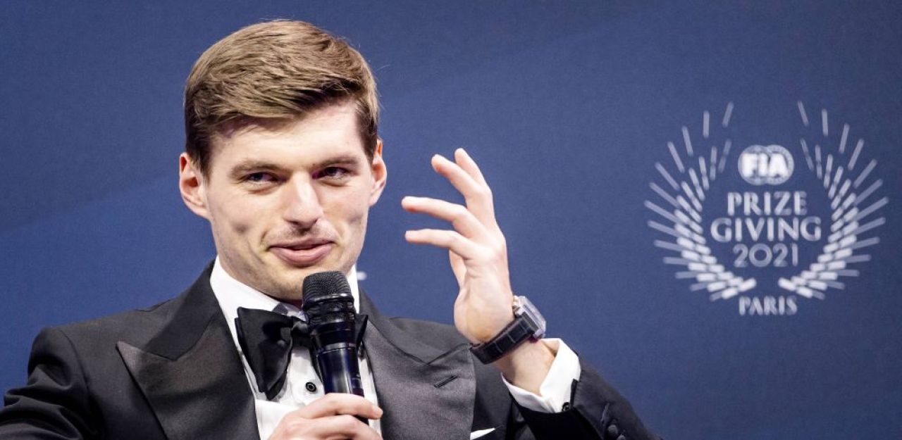 Verstappen, 'umilit' de un puști la gala la care a primit trofeul de campion mondial. Imaginile s-au viralizat imediat_7