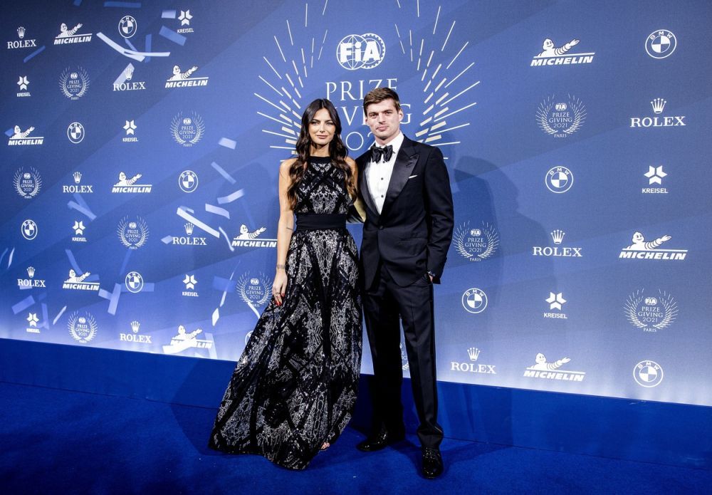 Verstappen, 'umilit' de un puști la gala la care a primit trofeul de campion mondial. Imaginile s-au viralizat imediat_12
