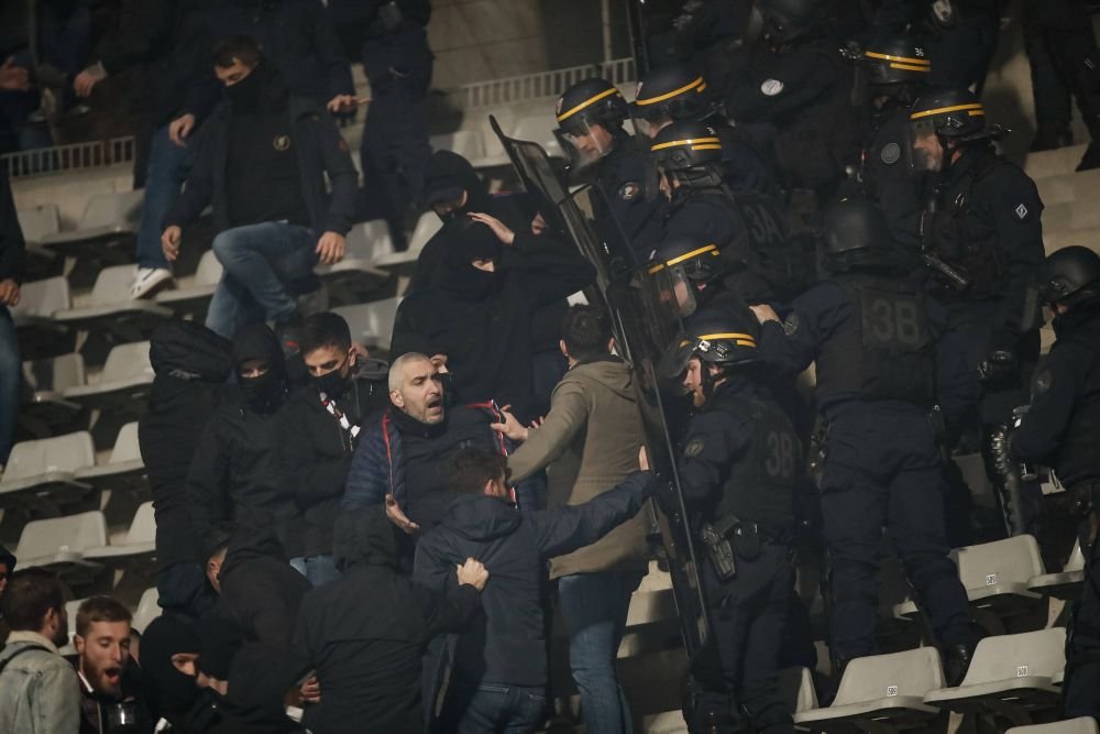 Haos în Franța! Meciul lui Lyon din Cupa Franței a fost suspendat din cauza incidentelor din tribune_2