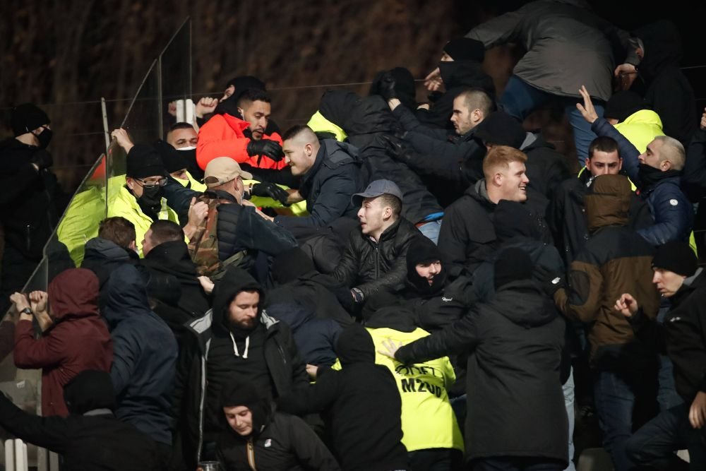 Haos în Franța! Meciul lui Lyon din Cupa Franței a fost suspendat din cauza incidentelor din tribune_3