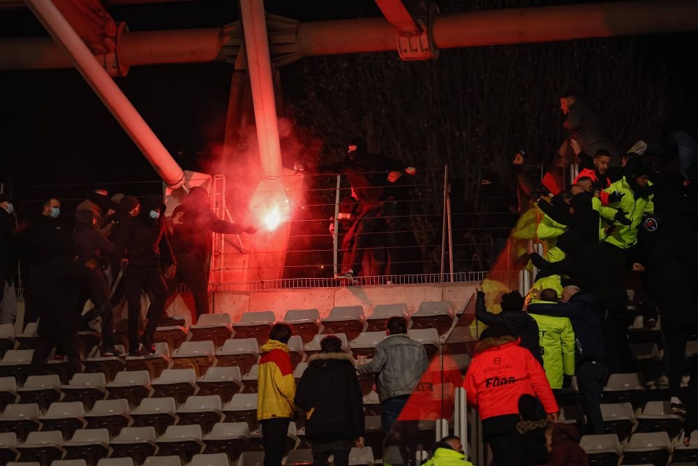 Haos în Franța! Meciul lui Lyon din Cupa Franței a fost suspendat din cauza incidentelor din tribune_4