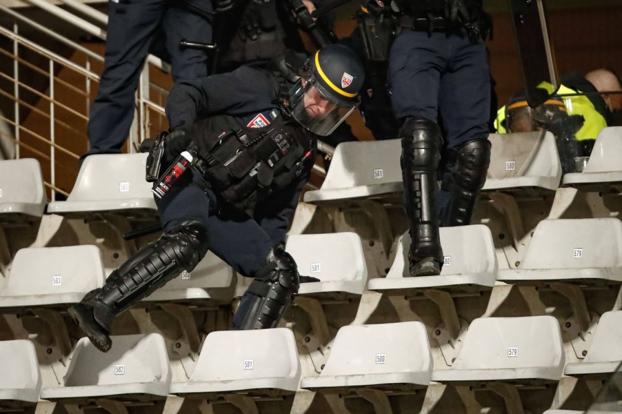 Haos în Franța! Meciul lui Lyon din Cupa Franței a fost suspendat din cauza incidentelor din tribune_7