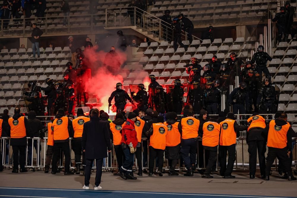 Haos în Franța! Meciul lui Lyon din Cupa Franței a fost suspendat din cauza incidentelor din tribune_10