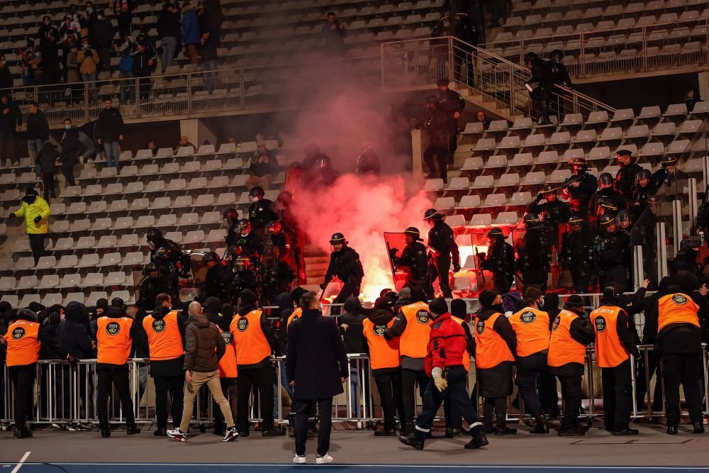 Haos în Franța! Meciul lui Lyon din Cupa Franței a fost suspendat din cauza incidentelor din tribune_11