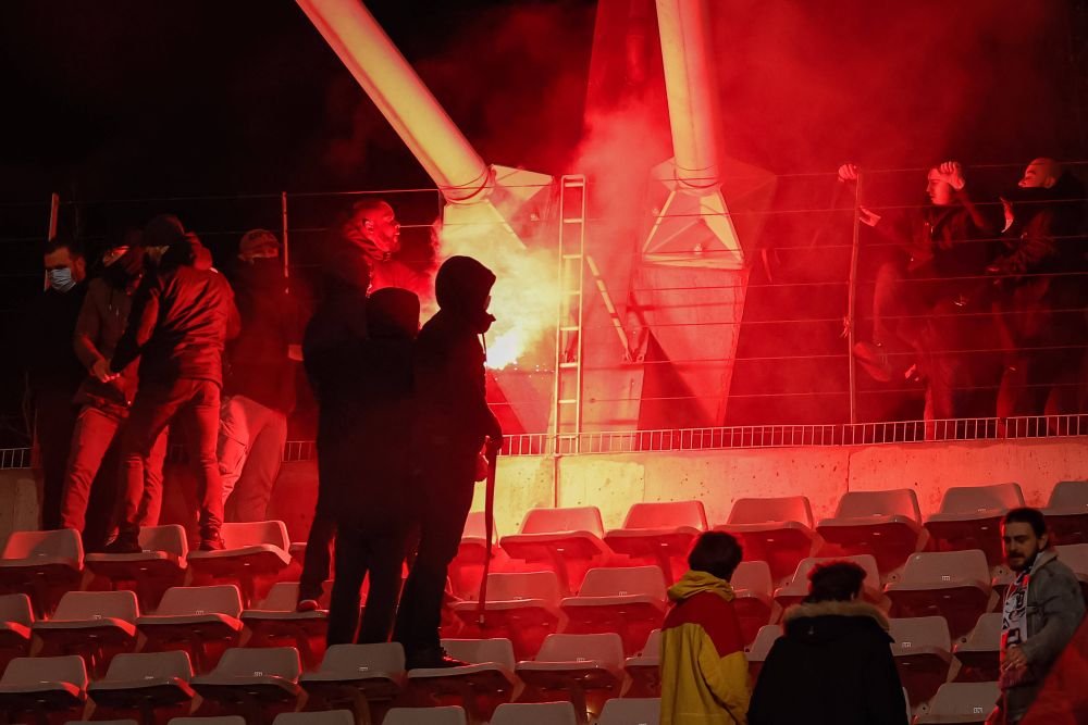 Haos în Franța! Meciul lui Lyon din Cupa Franței a fost suspendat din cauza incidentelor din tribune_15