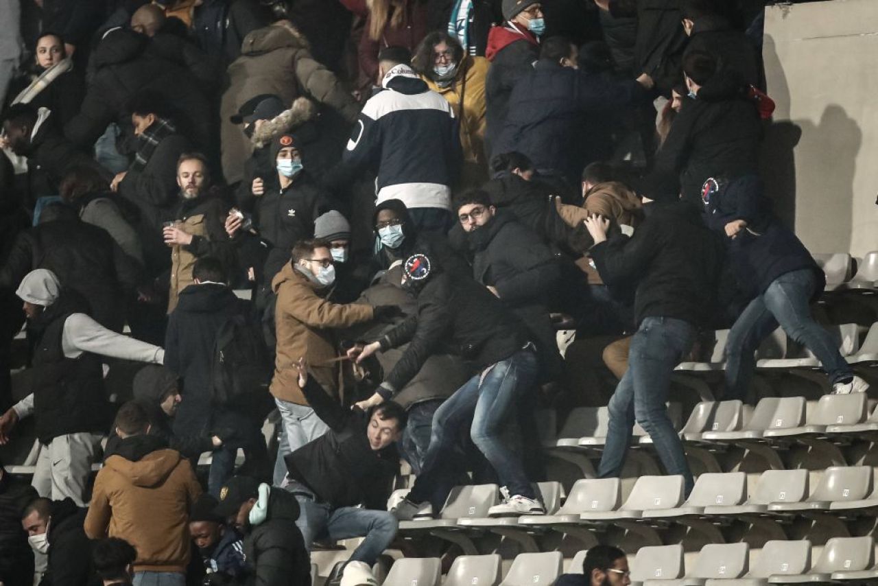 Haos în Franța! Meciul lui Lyon din Cupa Franței a fost suspendat din cauza incidentelor din tribune_17