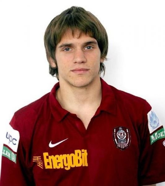 Îl mai ții minte pe Sebastian Dubarbier? Fostul campion cu CFR Cluj s-a făcut cântăreț și arată complet diferit_9