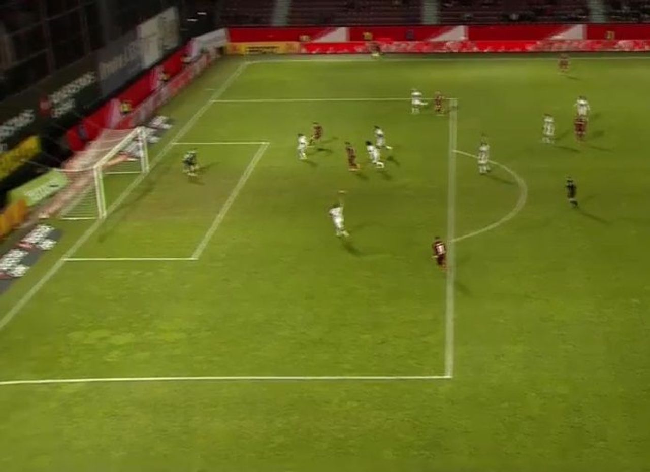CFR Cluj - FC Argeş 1-0. Nouă victorii consecutive fără gol primit pentru campioană! Petrescu încheie perfect anul_4