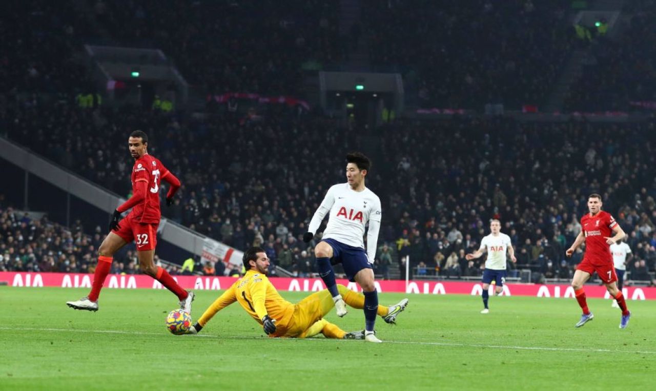 Gafă de proporții a lui Alisson în Tottenham - Liverpool!