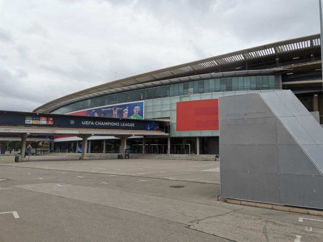 REPORTAJ | Jurnalul suporterului aflat la un meci pe Camp Nou. Trăirile de la partida care a trimis-o pe Barcelona în Europa League_1