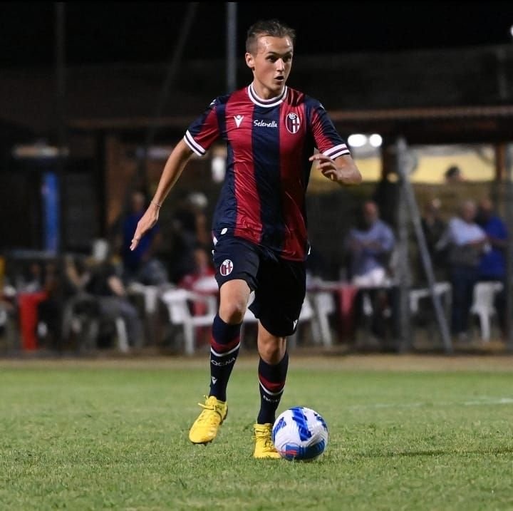 Povestea juniorului român antrenat de Mihajlovic la Bologna: le-a refuzat pe Milan și Inter, iar tatăl său a renunțat la tot pentru cariera fiului_2