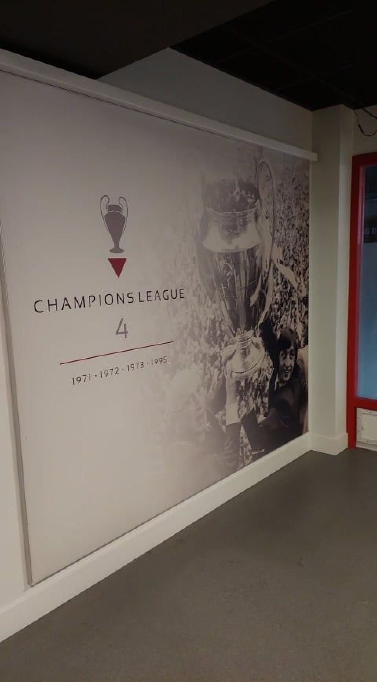 REPORTAJ | Din fabrica de staruri a lui Ajax Amsterdam. Românii puși la loc de cinste în ”templul” lui Johan Cruyff_3