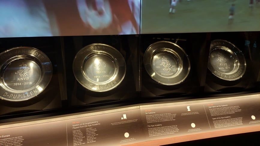 REPORTAJ | Din fabrica de staruri a lui Ajax Amsterdam. Românii puși la loc de cinste în ”templul” lui Johan Cruyff_15