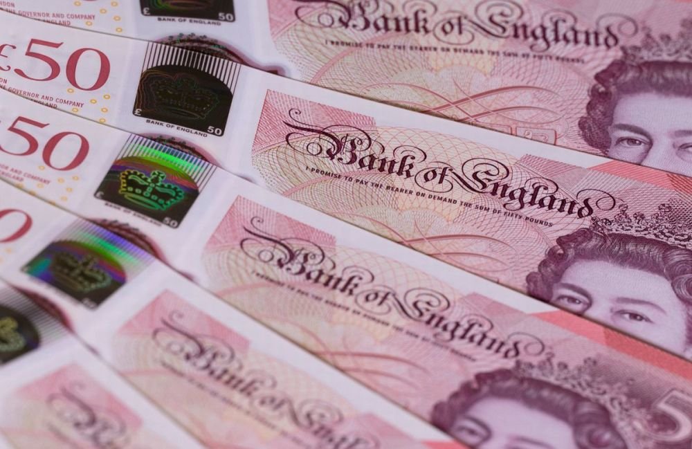 Un rom&acirc;n, condamnat &icirc;n Anglia, după ce fusese prins cu bancnote false &icirc;n valoare de peste un milion de lire sterline!