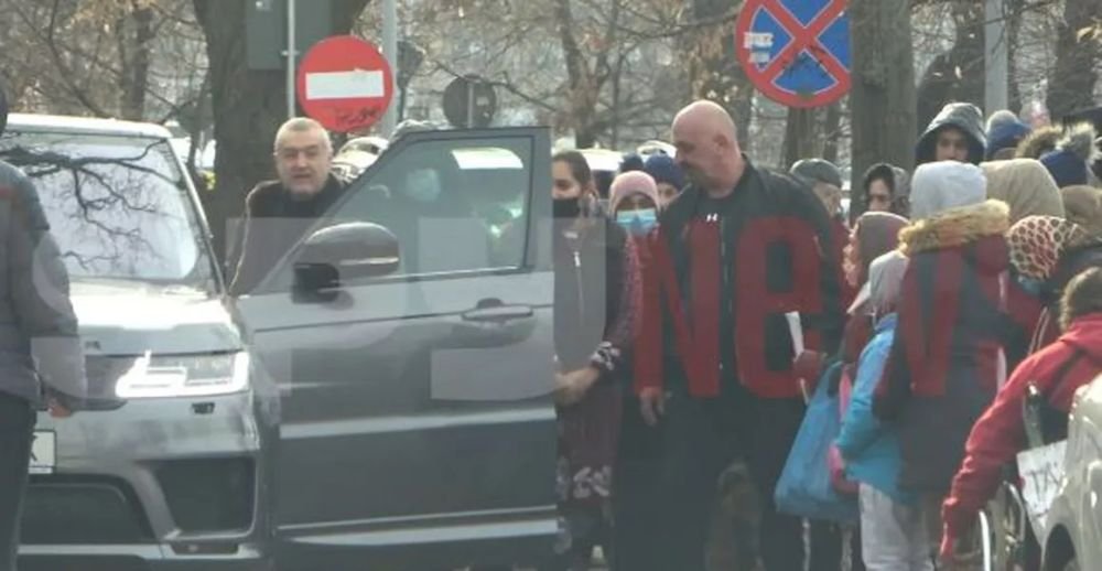 Gest neașteptat din partea lui Becali! Patronul FCSB a refuzat să-i ajute pe cei care l-au întâmpinat la poartă_5