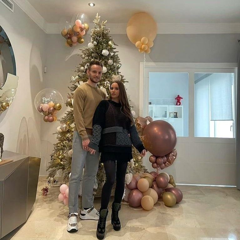 Starurile fotbalului, imagini superbe de Crăciun! Messi a încins ringul de dans alături de soție. Super apariții pentru Ronaldo și Lewandowski_11