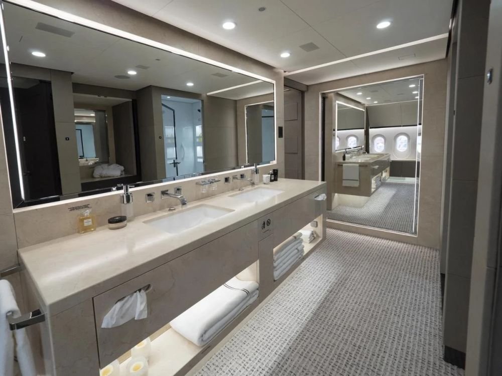Imagini fabuloase cu avionul privat al lui Abramovich! Cum arată „apartamentul zburător” al șefului de la Chelsea_2