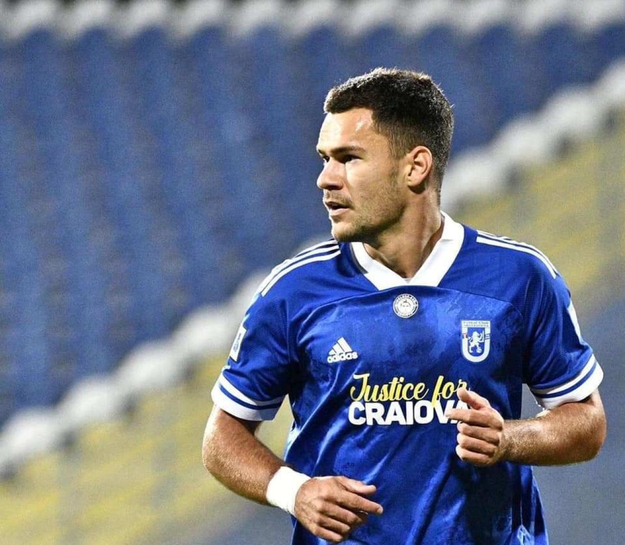 SPECIAL | Fotbalistul globe-trotter! Vorbește trei limbi străine, a jucat în cinci țări și are deja carnet de antrenor_6