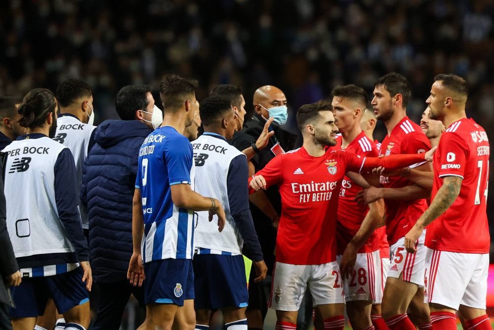 Situația fără precedent la Benfica! Antrenorul a fost sabotat de către jucători! Numele uriaș pregătit de conducere _5