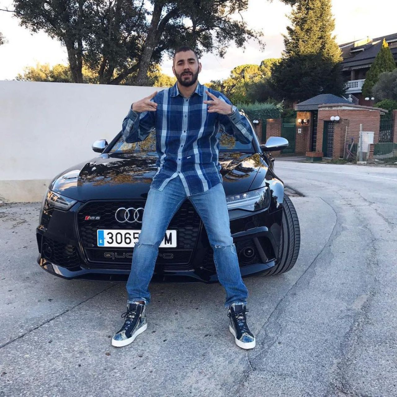 Karim Benzema are o colecție spectaculoasă de mașini. Cât costă bolizii pe care îi deține starul francez _2