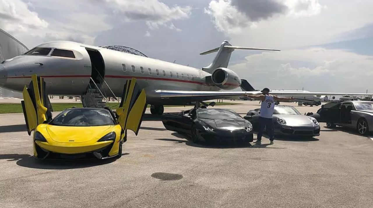 Karim Benzema are o colecție spectaculoasă de mașini. Cât costă bolizii pe care îi deține starul francez _8