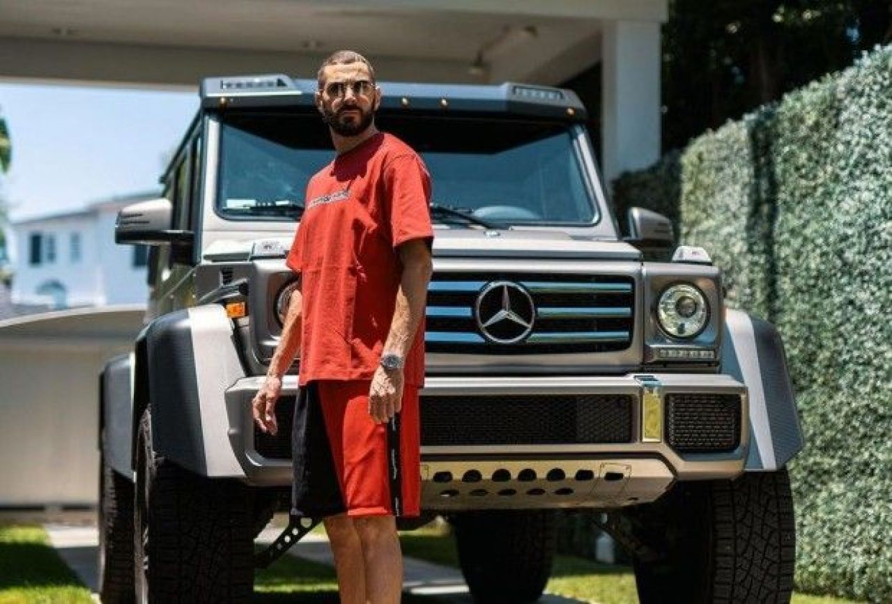 Karim Benzema are o colecție spectaculoasă de mașini. Cât costă bolizii pe care îi deține starul francez _10
