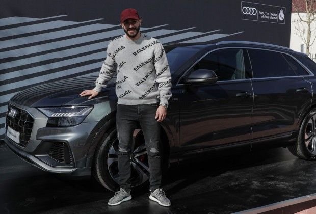 Karim Benzema are o colecție spectaculoasă de mașini. Cât costă bolizii pe care îi deține starul francez _14